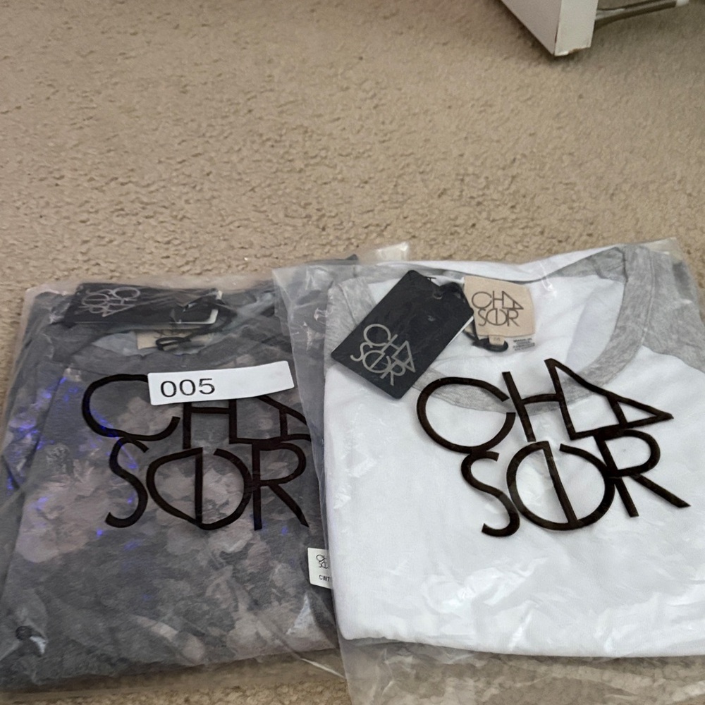 2 pieces Chaser Raglan Logo Tee in White and Gray
